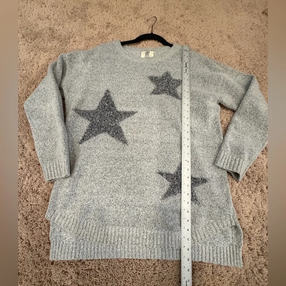Small Anthropologie Lillie’s closet starland gray metallic long star sweater